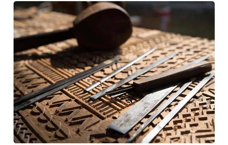 チーク材使用!スタイリッシュなデザインのセンターテーブル【彫刻模様】 hsxz-2197