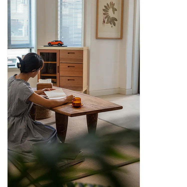 無垢材スギのセンターテーブル タケノコ型脚 自然美と高級感を演出 hty-2056