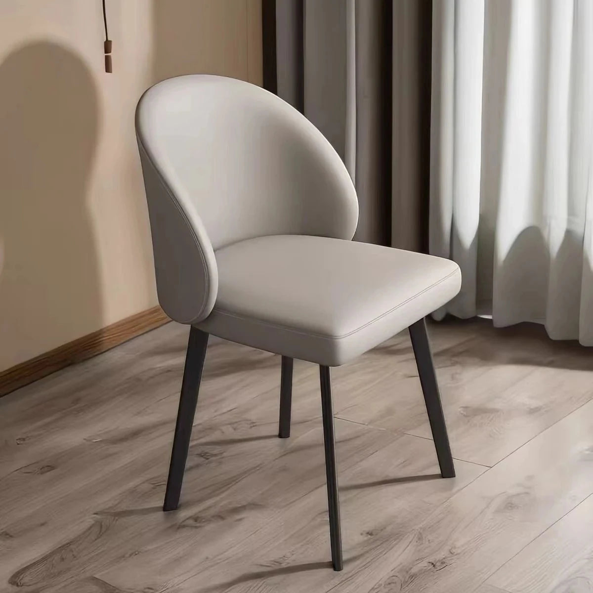 シンプルでスタイリッシュな合成皮革チェア - エアレザー PUレザー、アッシュ材脚付き hwzg-4566