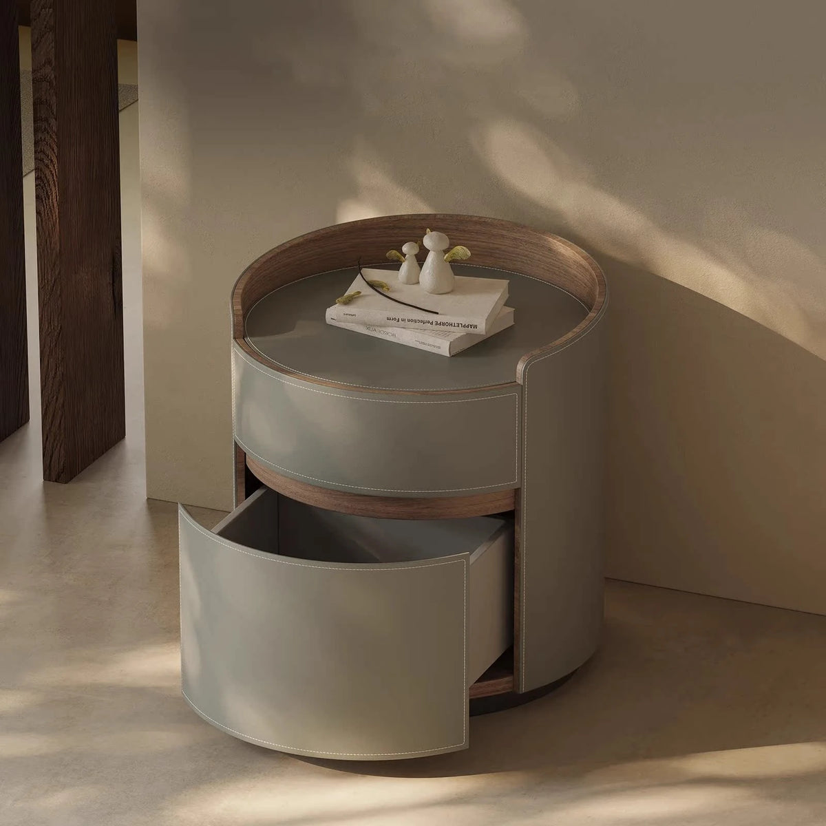 スタイリッシュな多層板ナイトテーブル - 合成皮革とパイン材デザイン、収納力抜群! hxy-5167