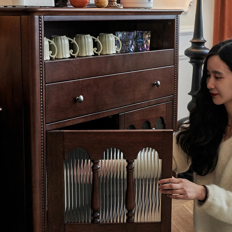 高級感溢れる無垢材ガラスキャビネット|リビングを彩るデザイン hyjyj-4276