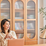 高級チェリー材キャビネット - 多層板とガラス&アルミ合金銅の完璧な組み合わせ hykmq-761