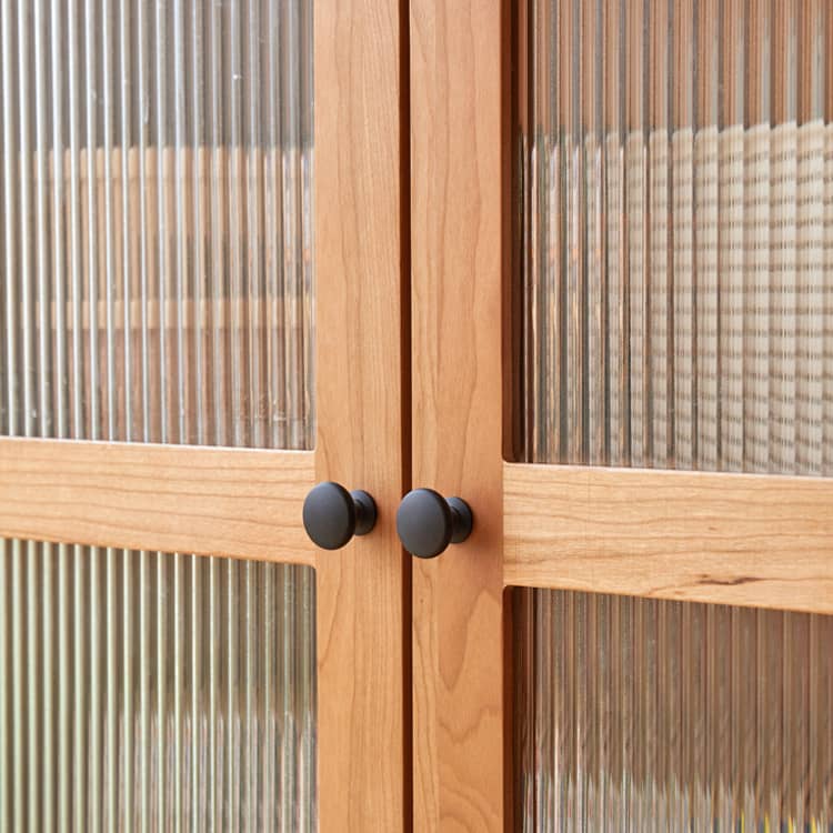 高級チェリー材キャビネット - 多層板とガラス&アルミ合金銅の完璧な組み合わせ hykmq-761