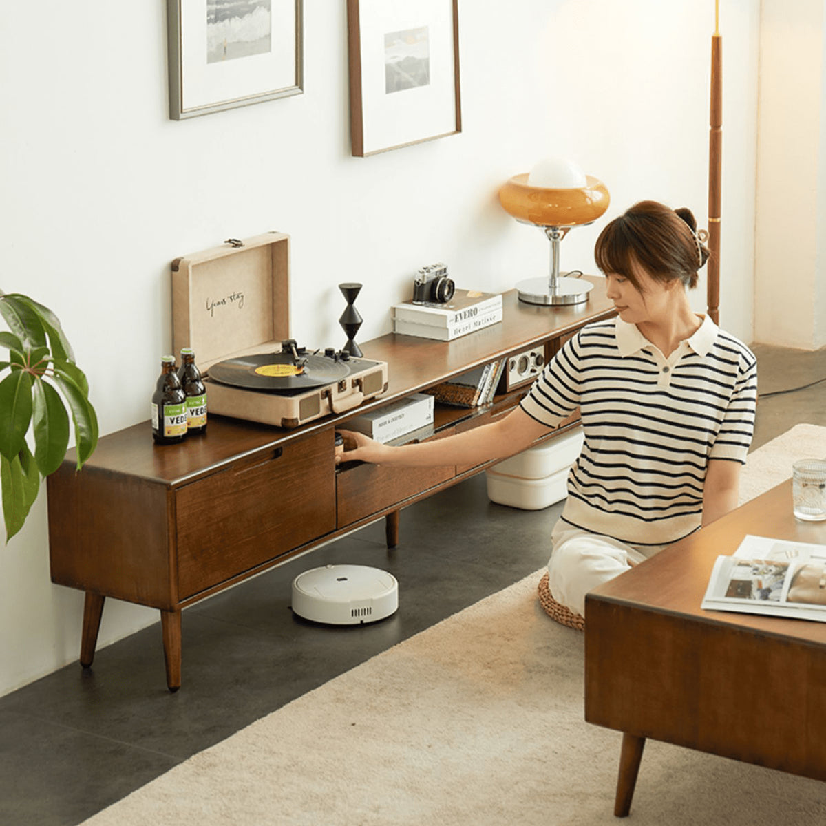 【高級ツゲ&キリ材使用】モダンデザイン テレビ台 - リビングにぴったりの美しい収納ソリューション hym-492