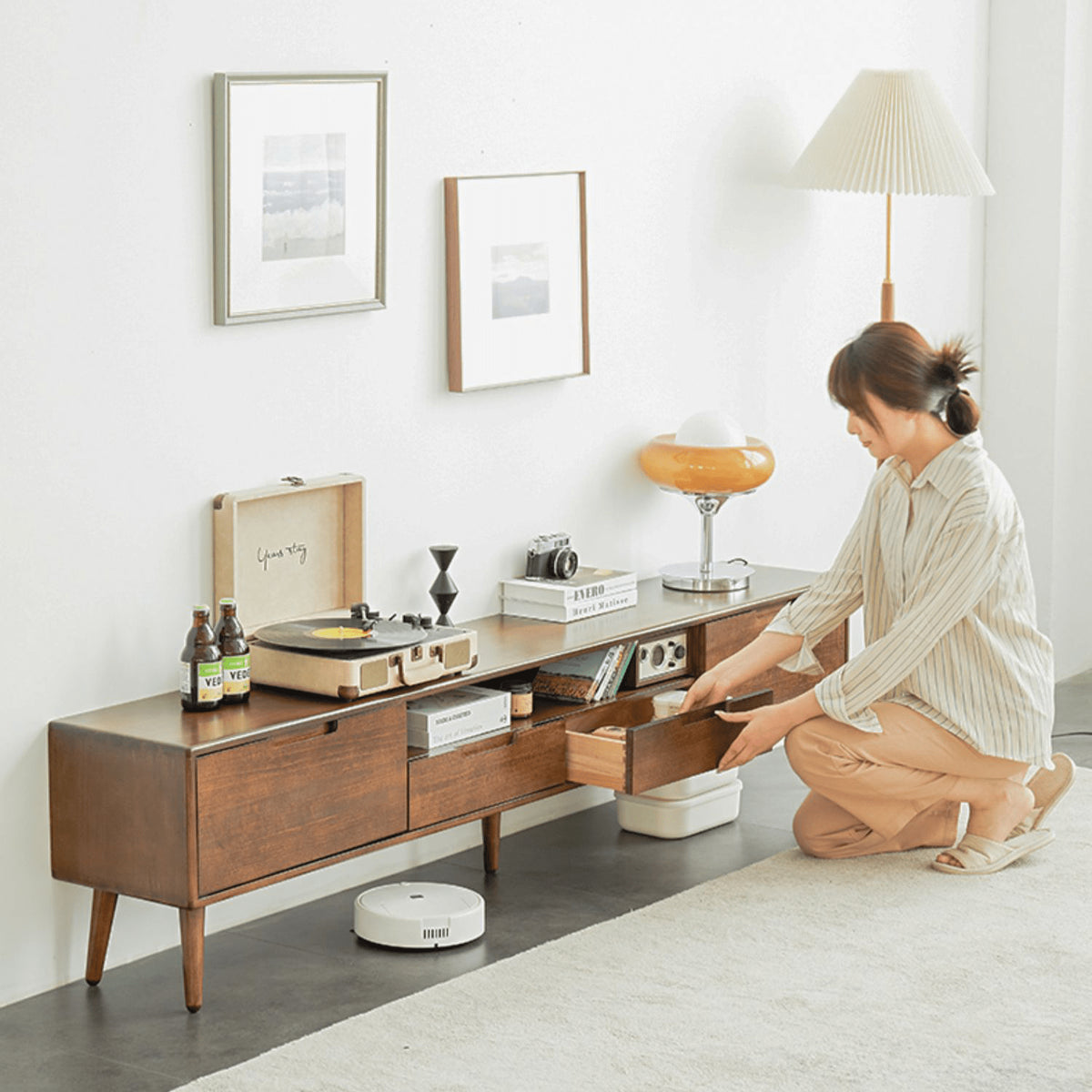 【高級ツゲ&キリ材使用】モダンデザイン テレビ台 - リビングにぴったりの美しい収納ソリューション hym-492