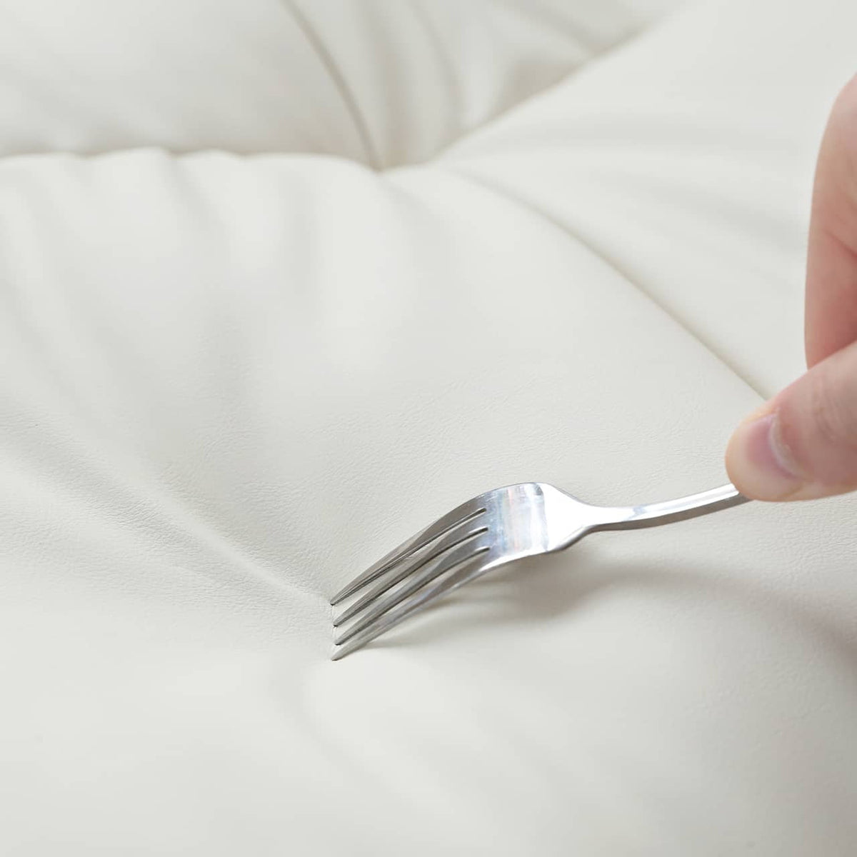 【高級感あふれる】パイン材フレーム&合皮ソファー - 極上の真綿クッション付き my-355