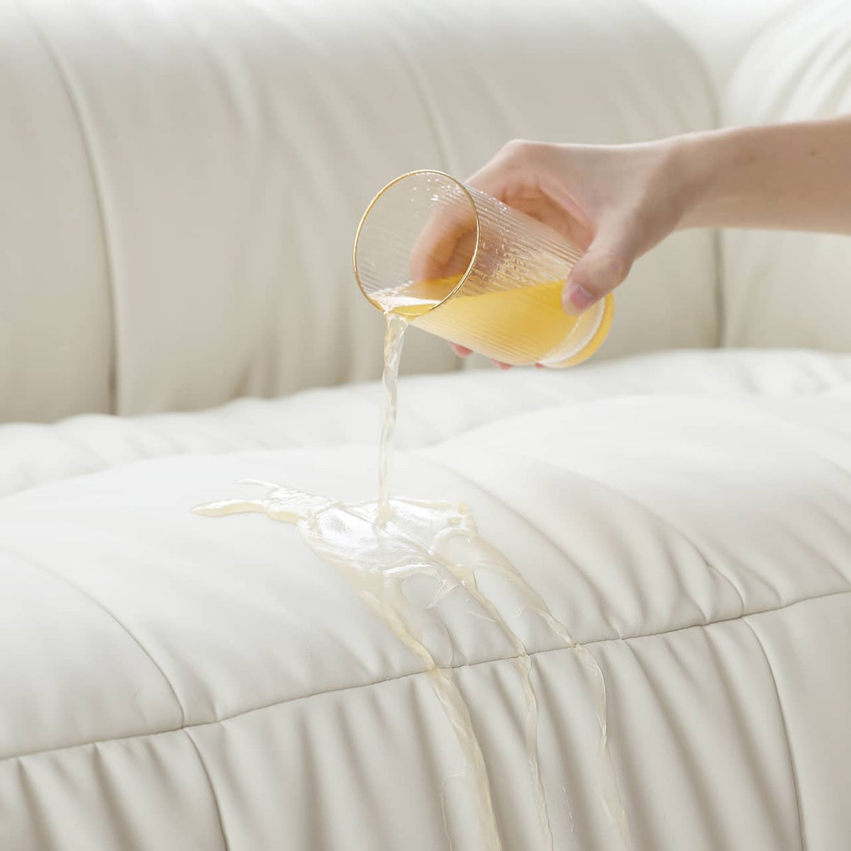 【高級感あふれる】パイン材フレーム&合皮ソファー - 極上の真綿クッション付き my-355