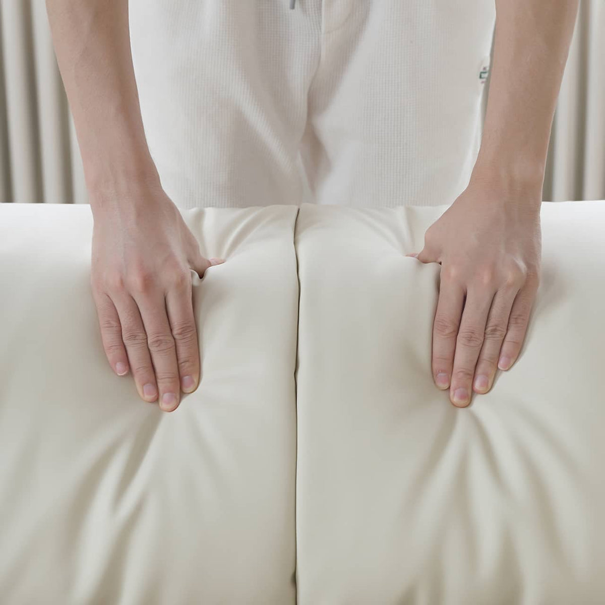 【高級感あふれる】パイン材フレーム&合皮ソファー - 極上の真綿クッション付き my-355