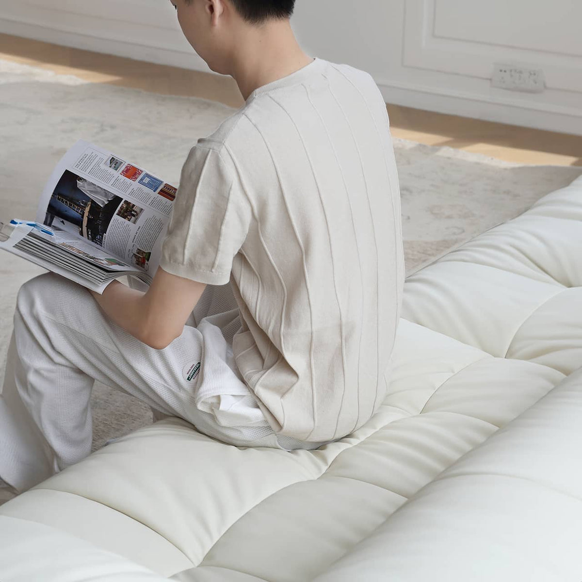 【高級感あふれる】パイン材フレーム&合皮ソファー - 極上の真綿クッション付き my-355