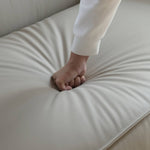 高級感溢れるパイン材合皮ダウンクッションソファー - インテリアを格上げする贅沢な寛ぎ空間 my-358