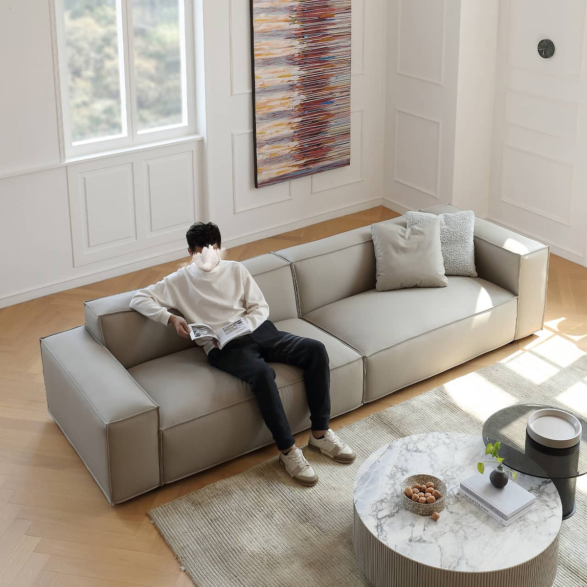 高級感溢れるパイン材合皮ダウンクッションソファー - インテリアを格上げする贅沢な寛ぎ空間 my-358