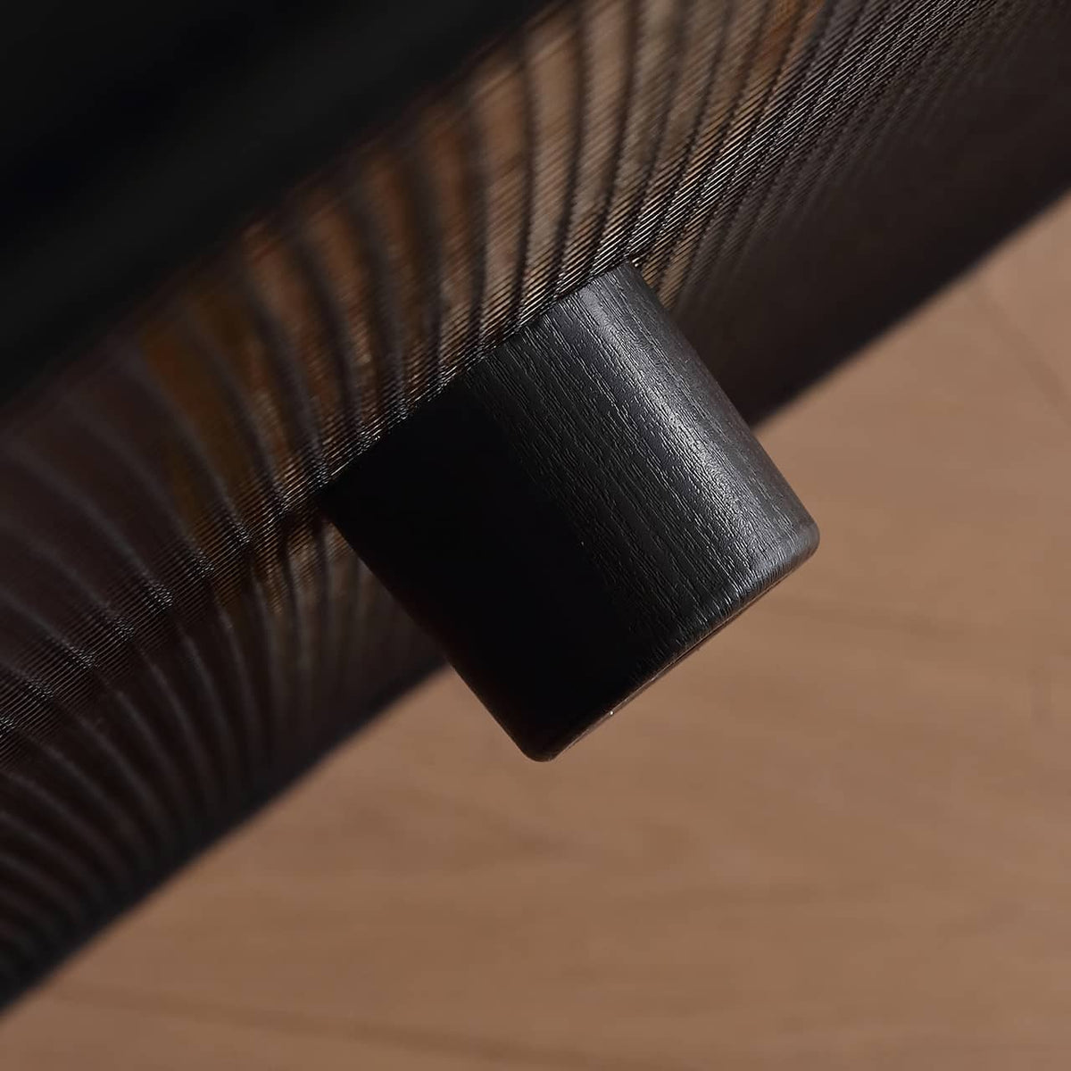 高級感溢れるパイン材合皮ダウンクッションソファー - インテリアを格上げする贅沢な寛ぎ空間 my-358