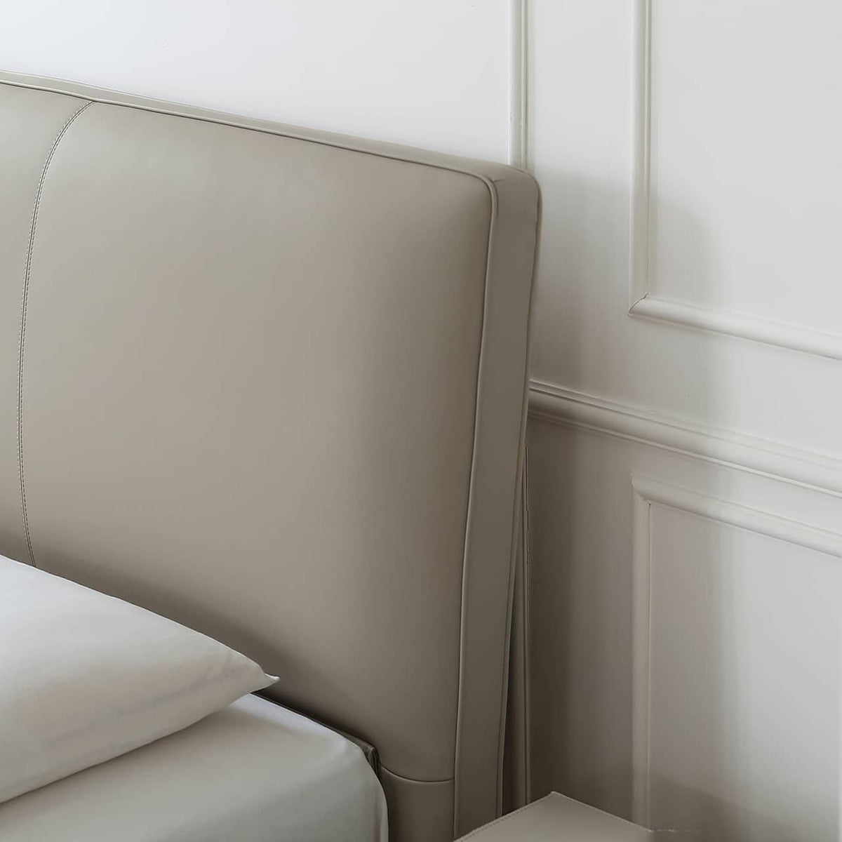 パイン材フレームとレザー仕上げの高級真綿ベッド my-379