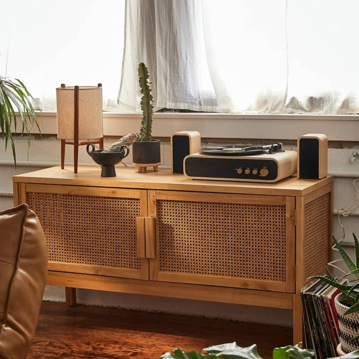 ラタンとアッシュ材の高品質キャビネット|エレガントな収納ソリューション tzm-533