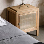 【ラタン&アッシュ材ナイトテーブル】レトロデザインのベッドサイドテーブル tzm-538