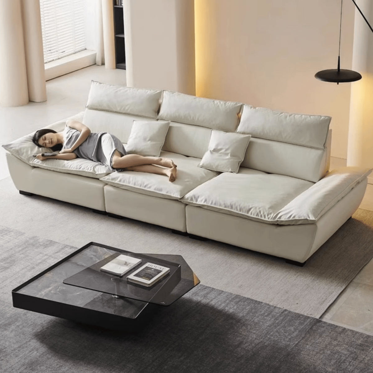 『高級感溢れるソファー - 合皮 フェイクレザー使用、ホワイトグースダウンとパインで極上の座り心地』 yw-217