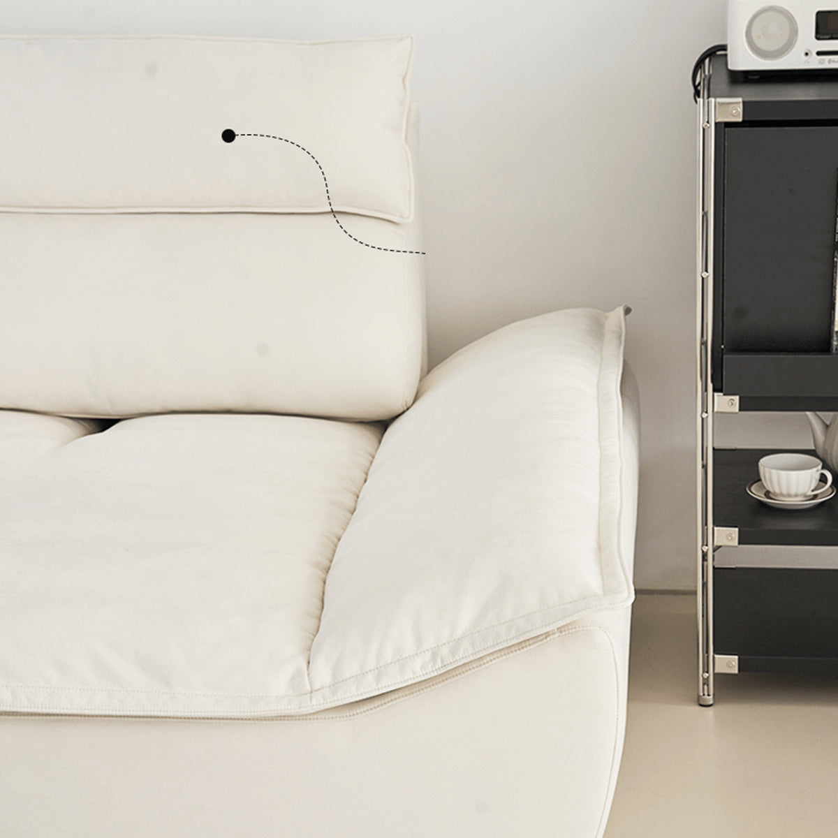 『高級感溢れるソファー - 合皮 フェイクレザー使用、ホワイトグースダウンとパインで極上の座り心地』 yw-217