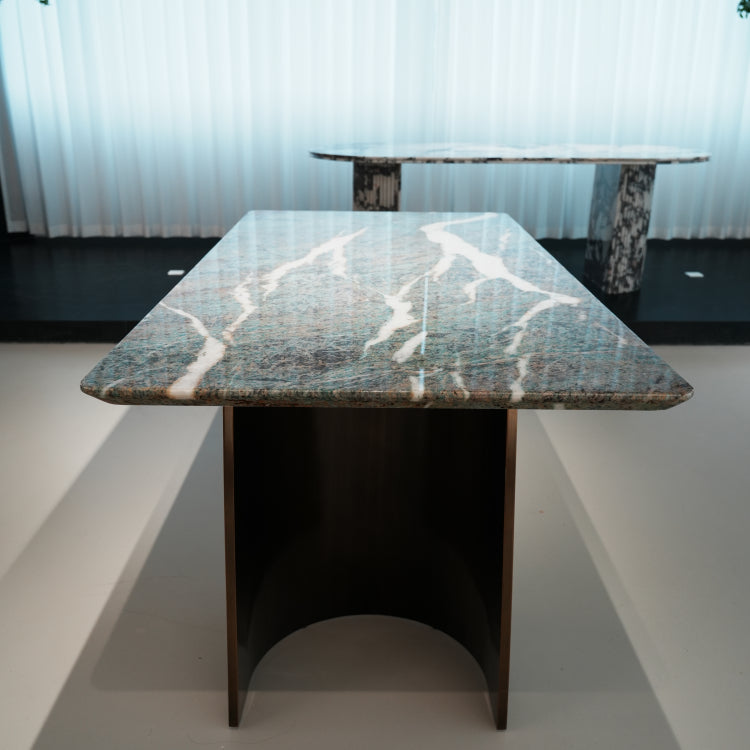 デザイナーズ 大理石ダイニングテーブル 孔雀緑 天然石天板 ブロンズ脚 高級モダンインテリア jrjj-6637