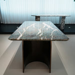 デザイナーズ 大理石ダイニングテーブル 孔雀緑 天然石天板 ブロンズ脚 高級モダンインテリア jrjj-6637