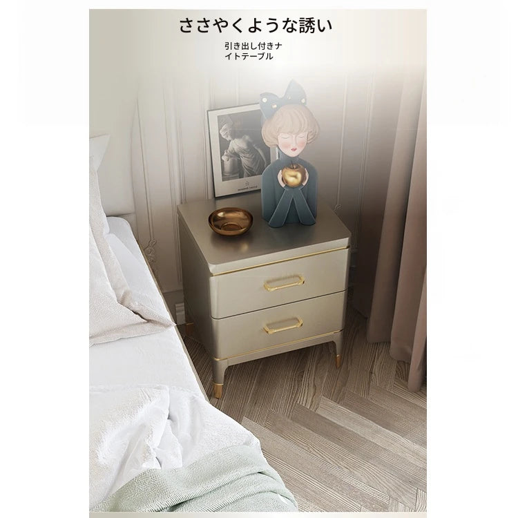 洗練されたデザインのナイトテーブル - 無垢材と多層板使用、ゴールドアクセント付き、引き出し2段タイプ fjfn-5275