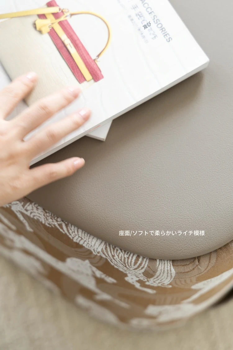 ハイエンドな合成皮革スツール｜無垢材のデザイン座椅子｜インテリアアクセントに最適！ hrn-5254